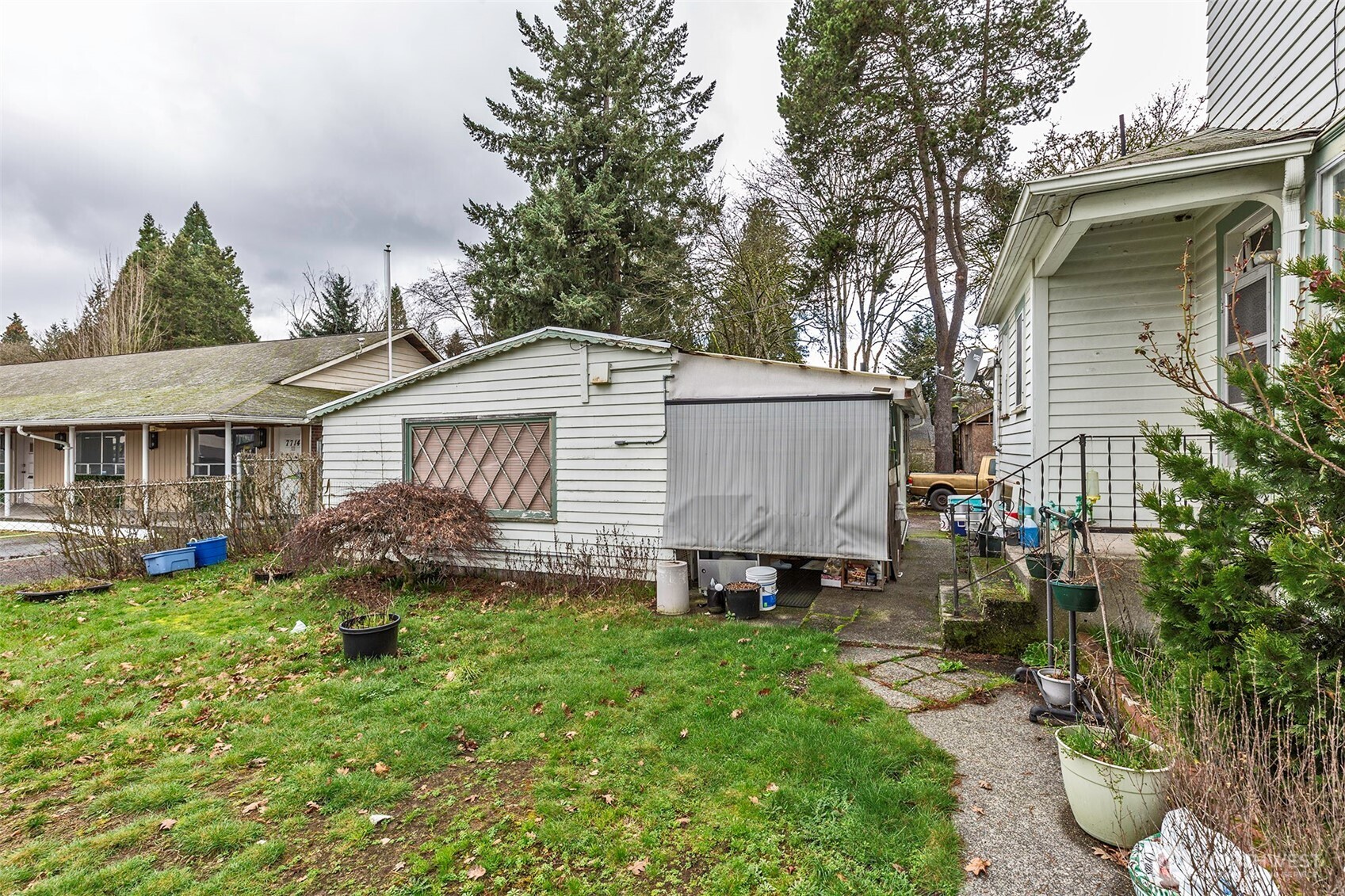 7704 Bridgeport Way Property Photo 14