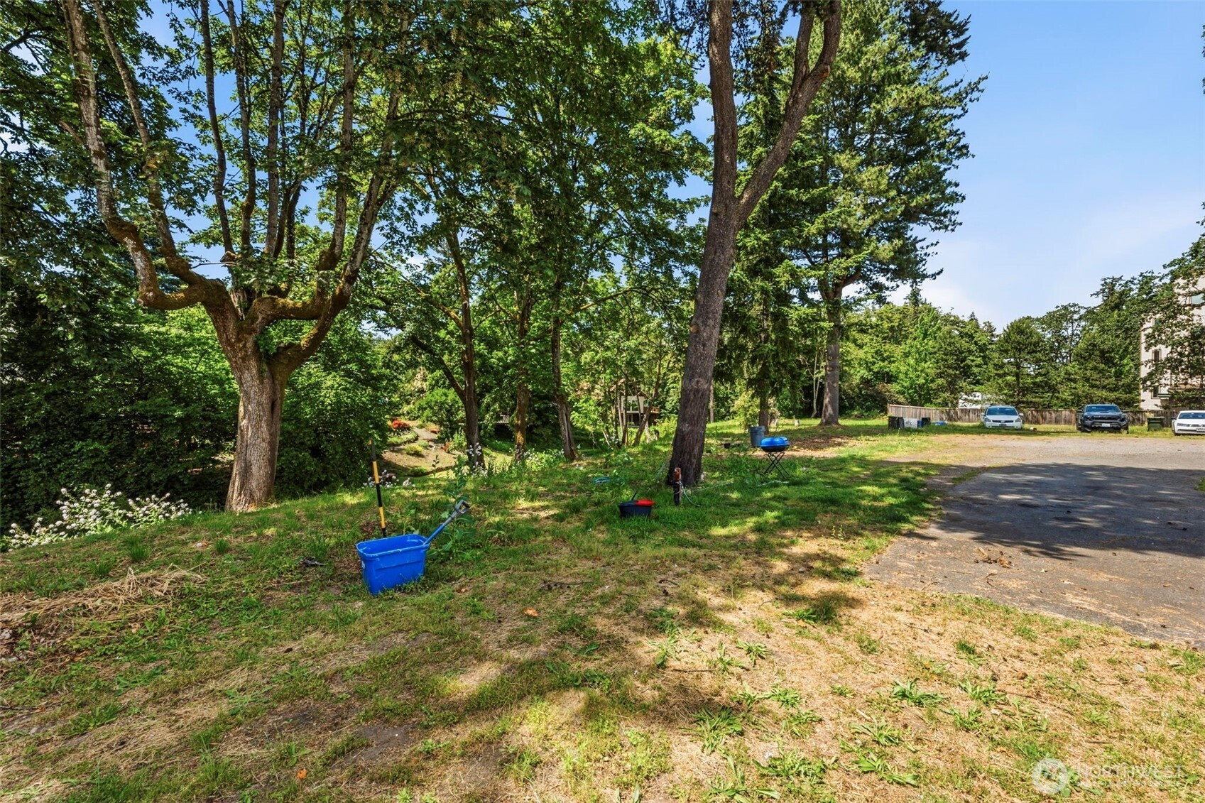 7704 Bridgeport Way Property Photo 26