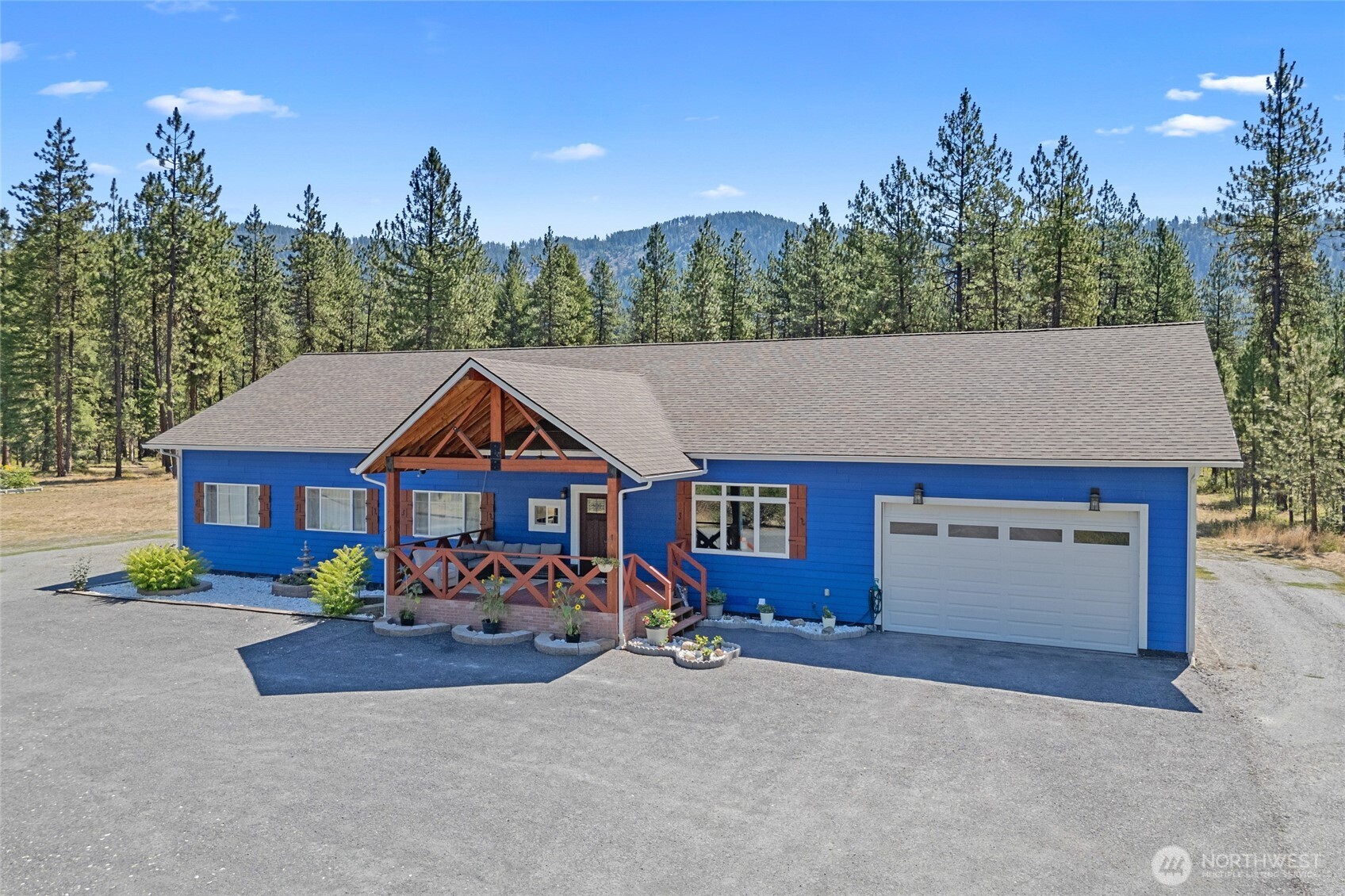 1196 Sunrise Way Property Photo 2