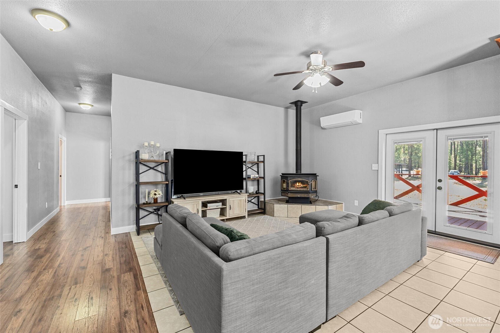 1196 Sunrise Way Property Photo 14