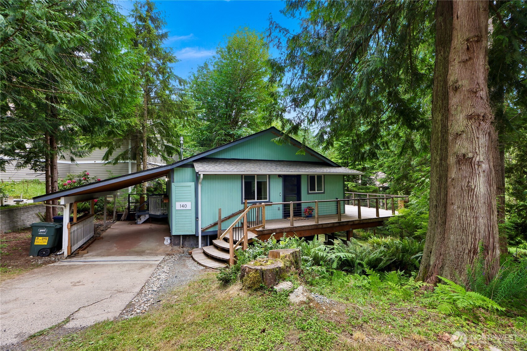 140 Windward Dr Property Photo 1