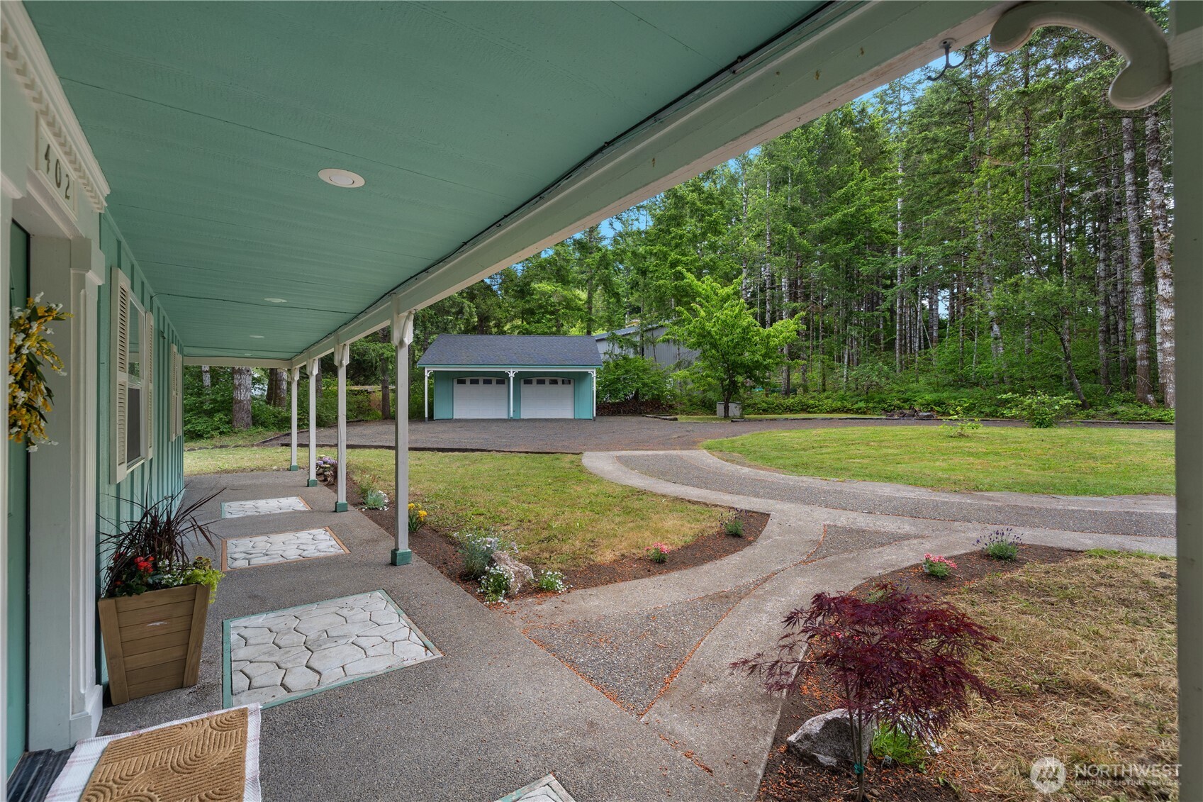 402 E Hiawatha Boulevard Property Photo 3