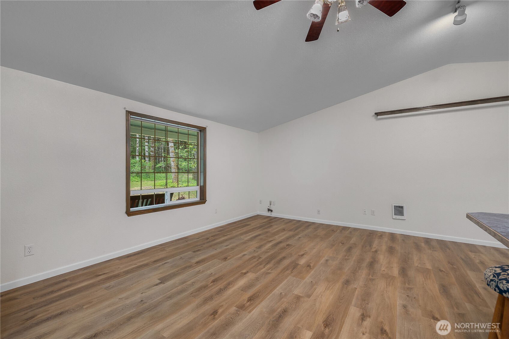402 E Hiawatha Boulevard Property Photo 8