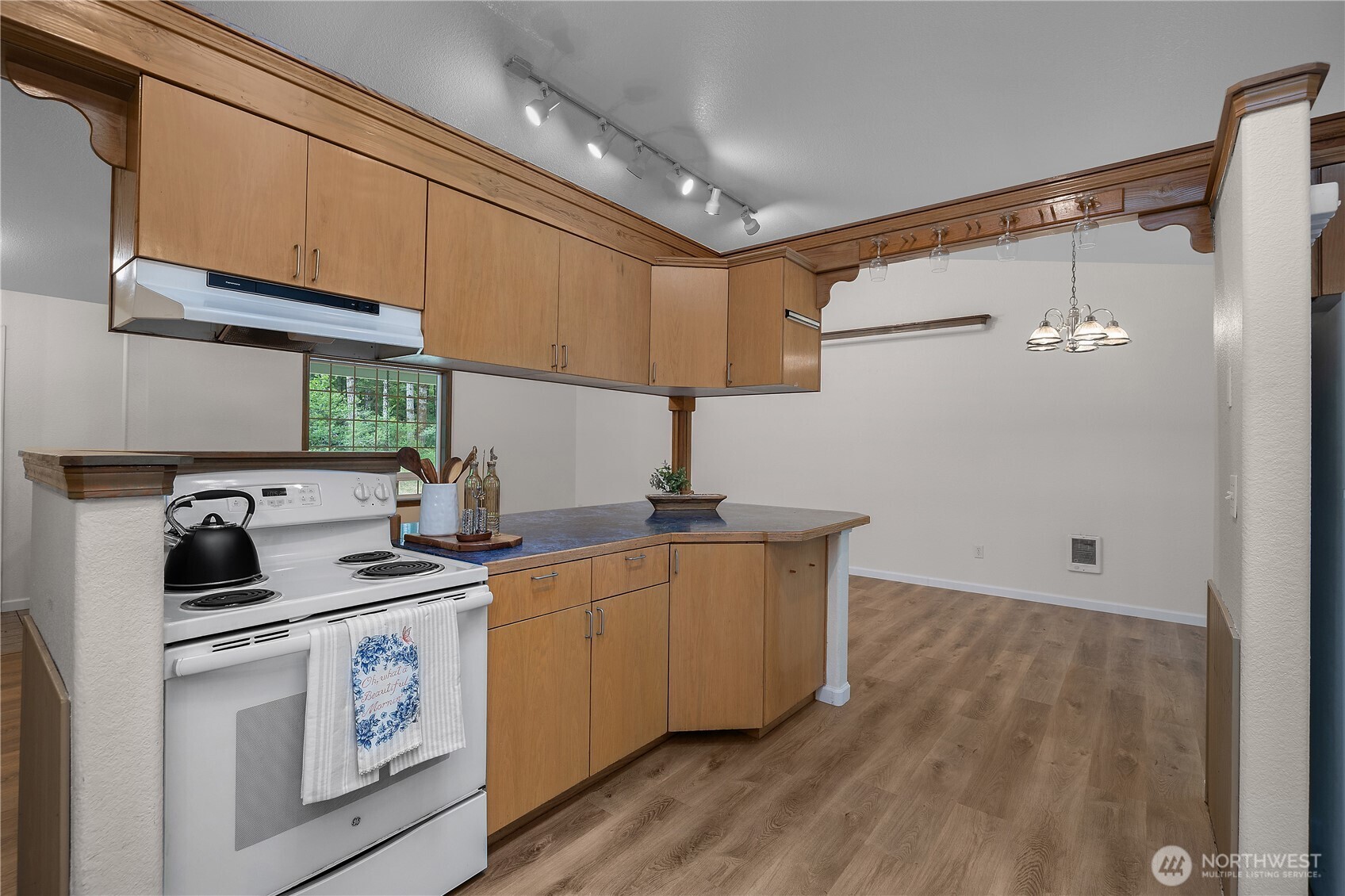 402 E Hiawatha Boulevard Property Photo 12