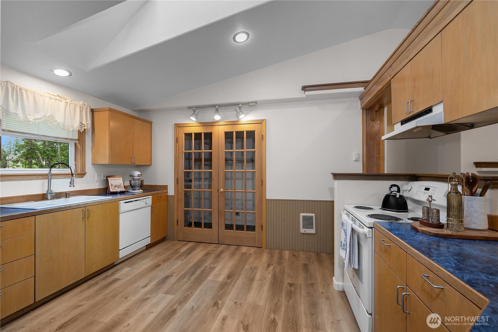 402 E Hiawatha Boulevard Property Photo 14