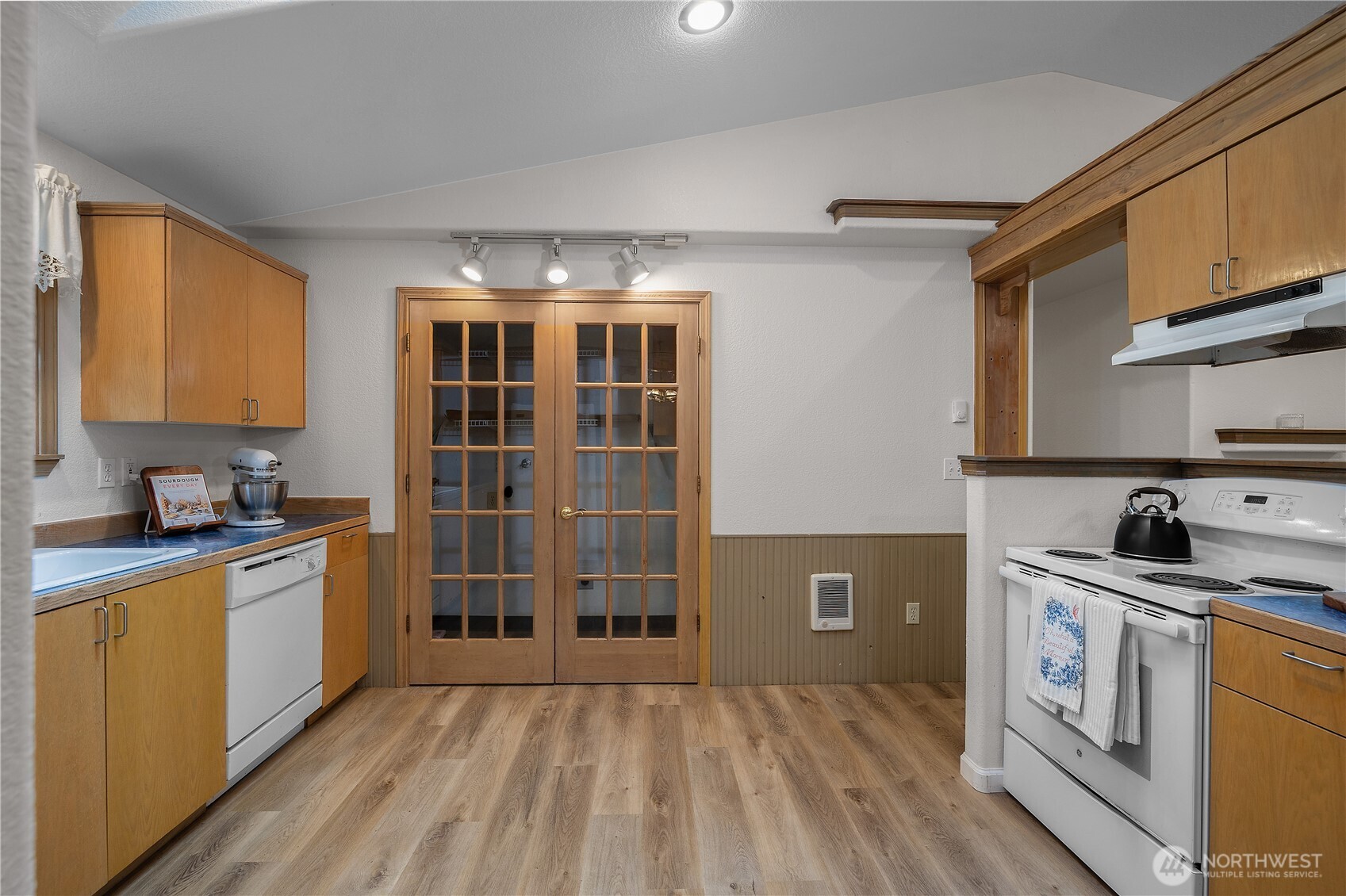402 E Hiawatha Boulevard Property Photo 15