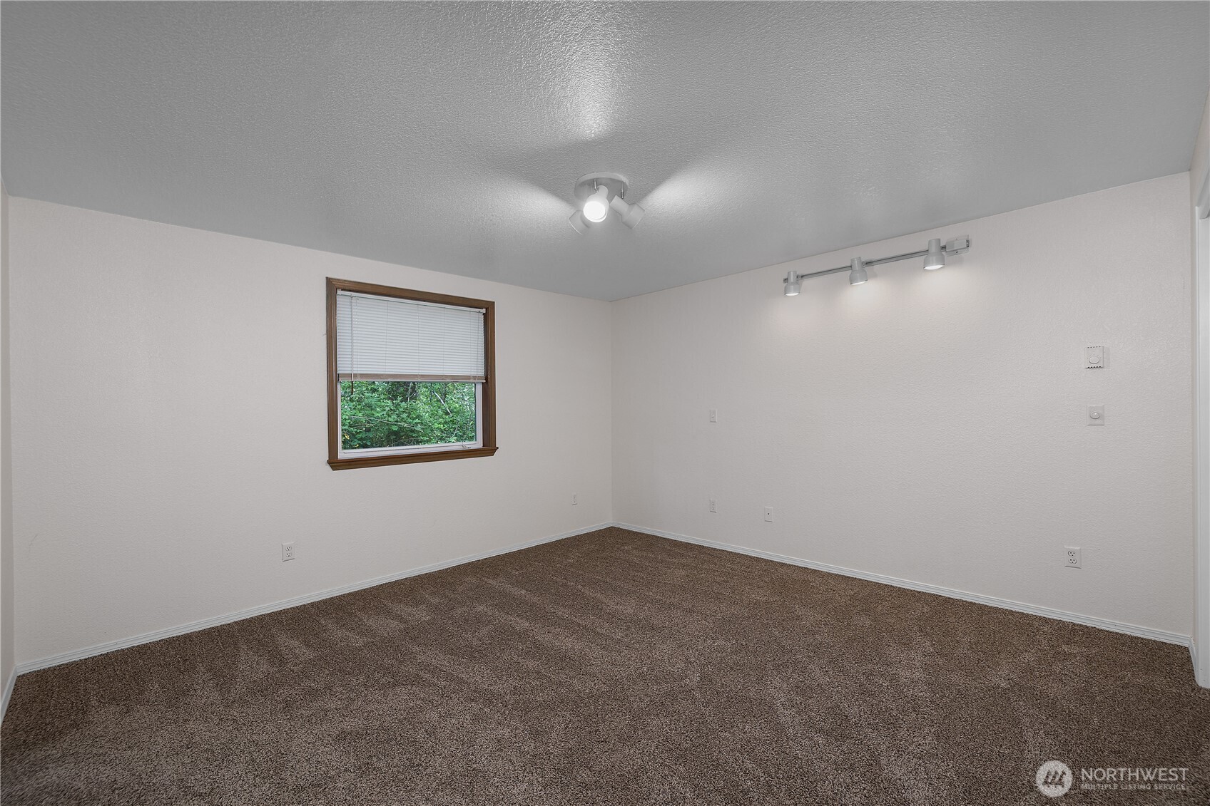 402 E Hiawatha Boulevard Property Photo 17
