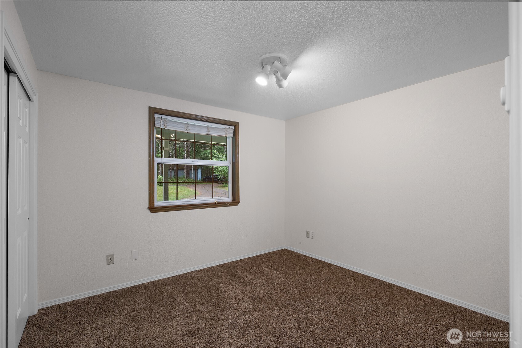 402 E Hiawatha Boulevard Property Photo 19