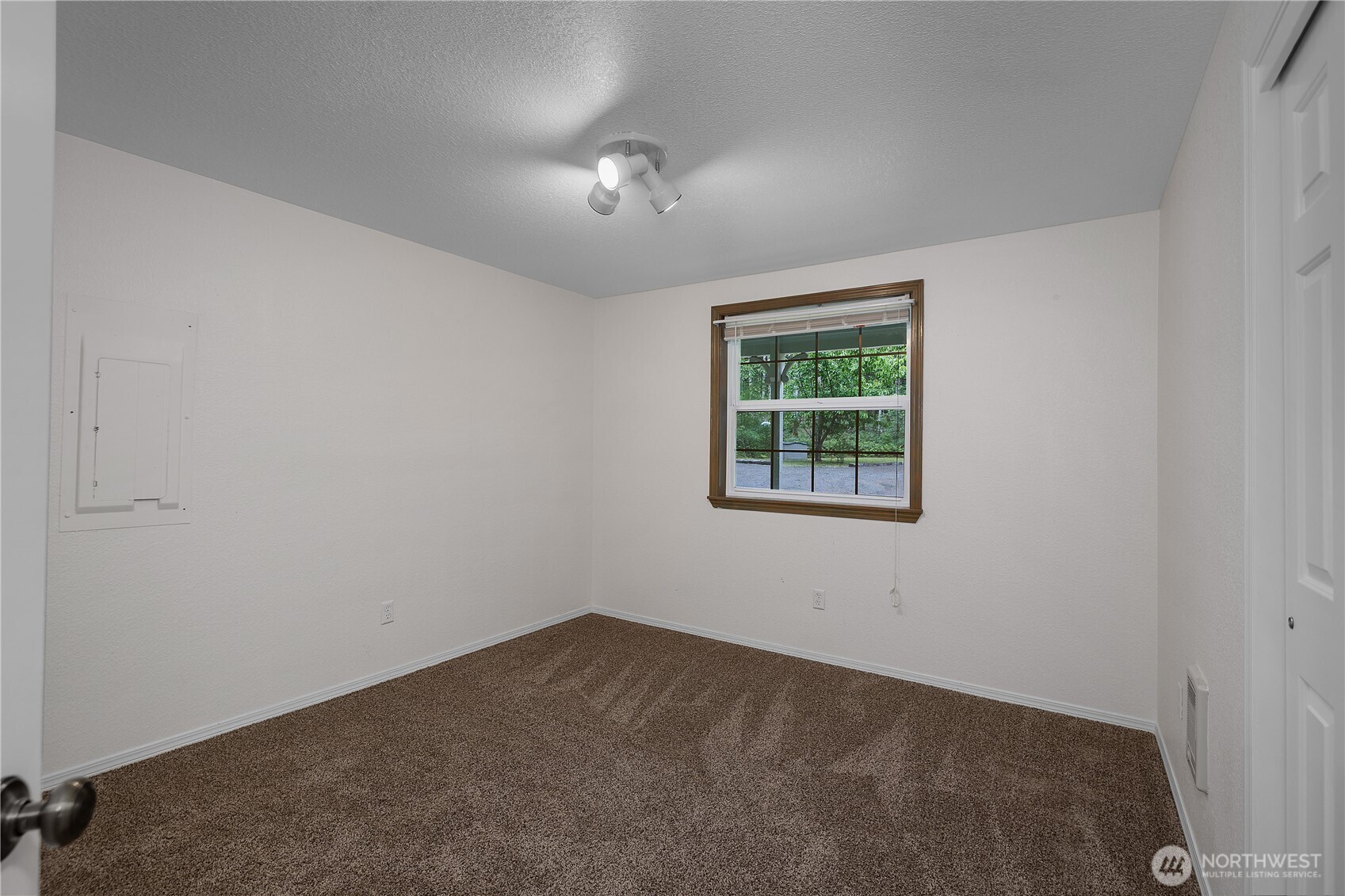 402 E Hiawatha Boulevard Property Photo 20