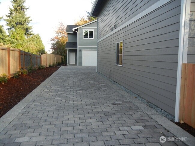 1214 Hall Street A&b Property Photo 22