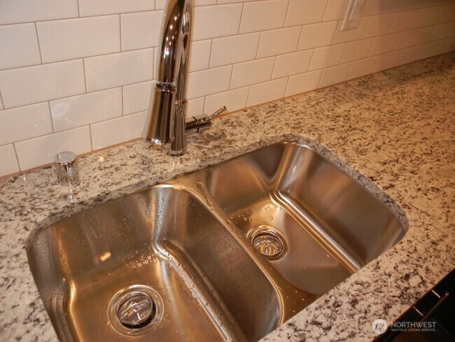 1214 Hall Street A&b Property Photo 23