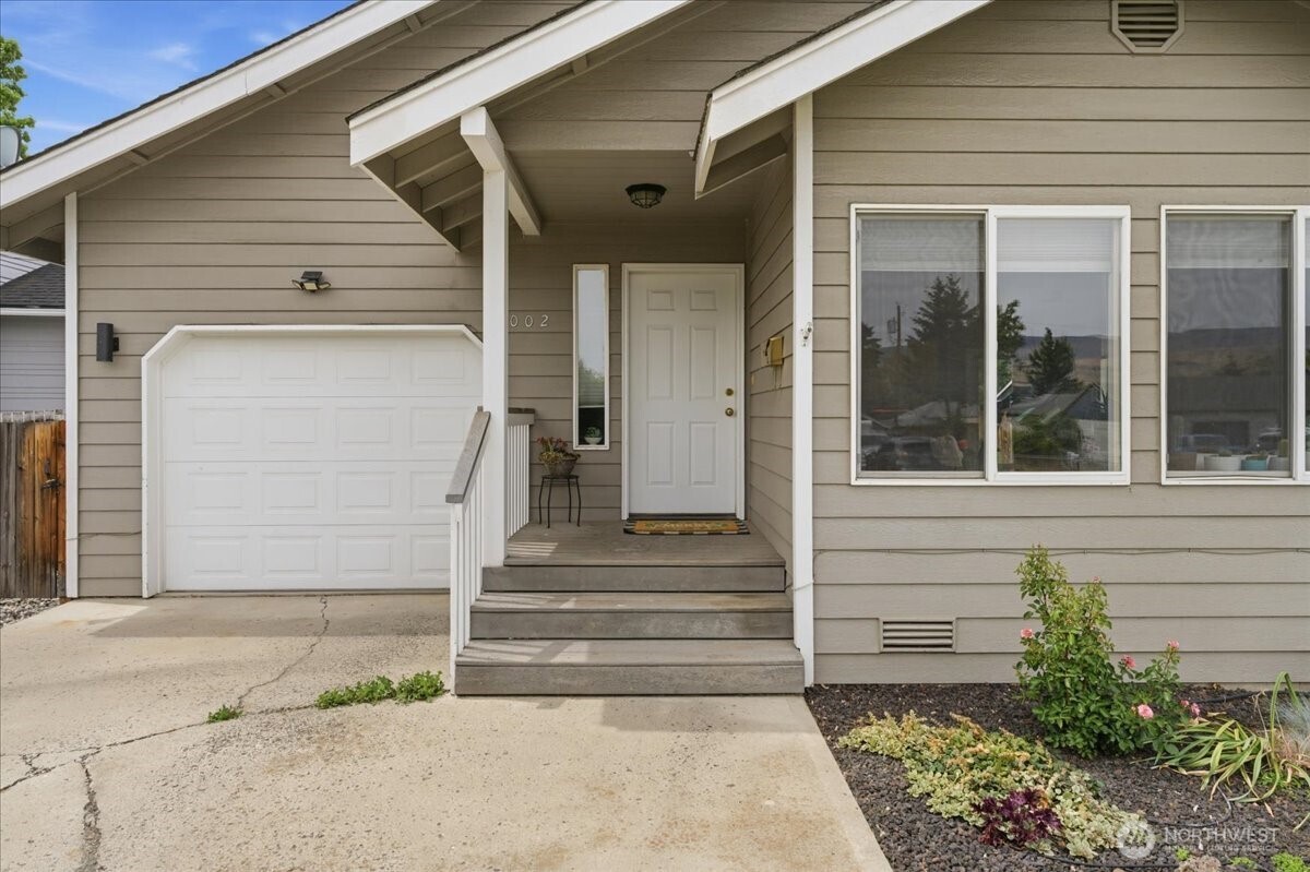 1002 Vassar Avenue Property Photo 2