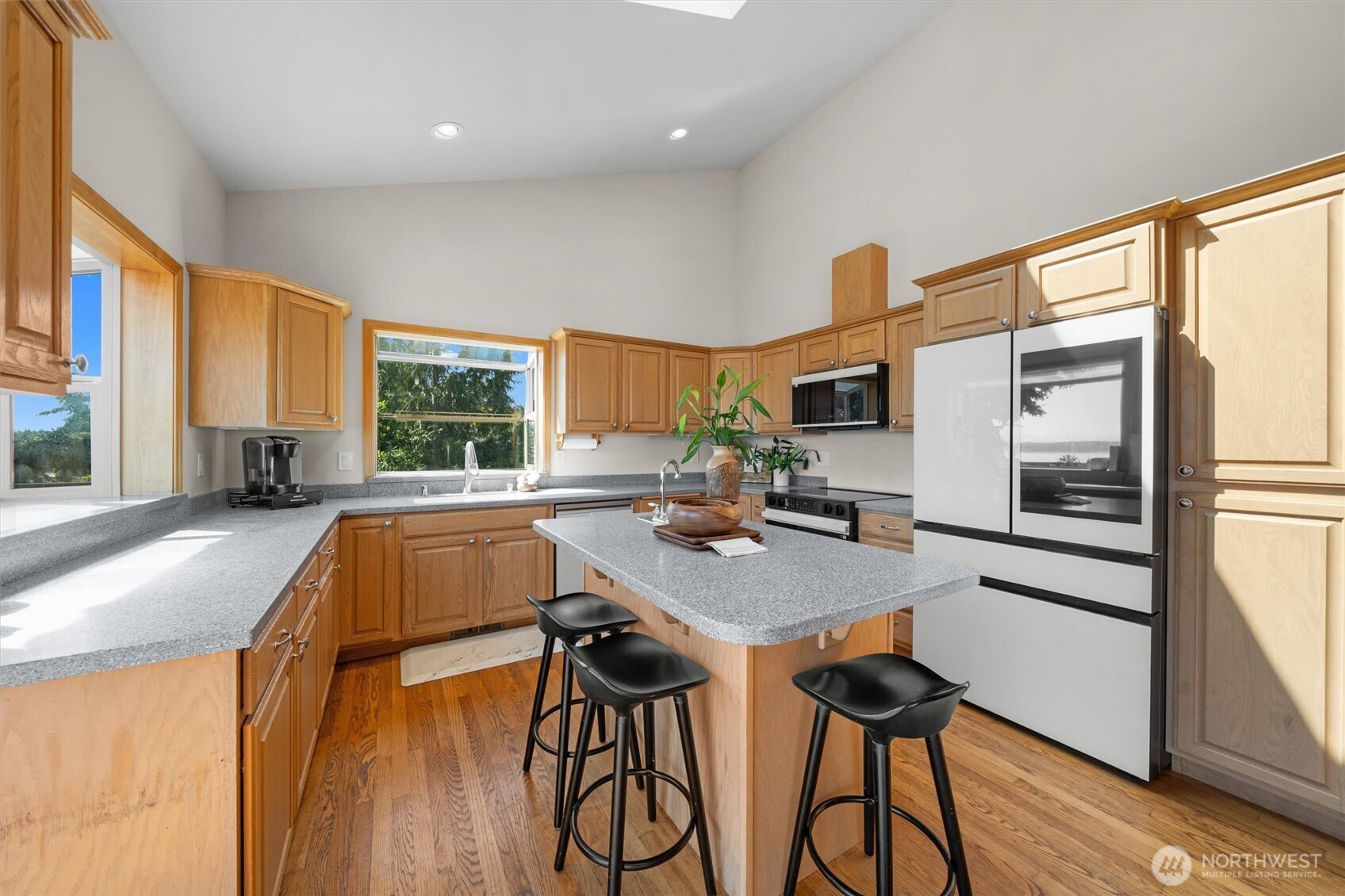 1489 Crestview Drive Property Photo 13
