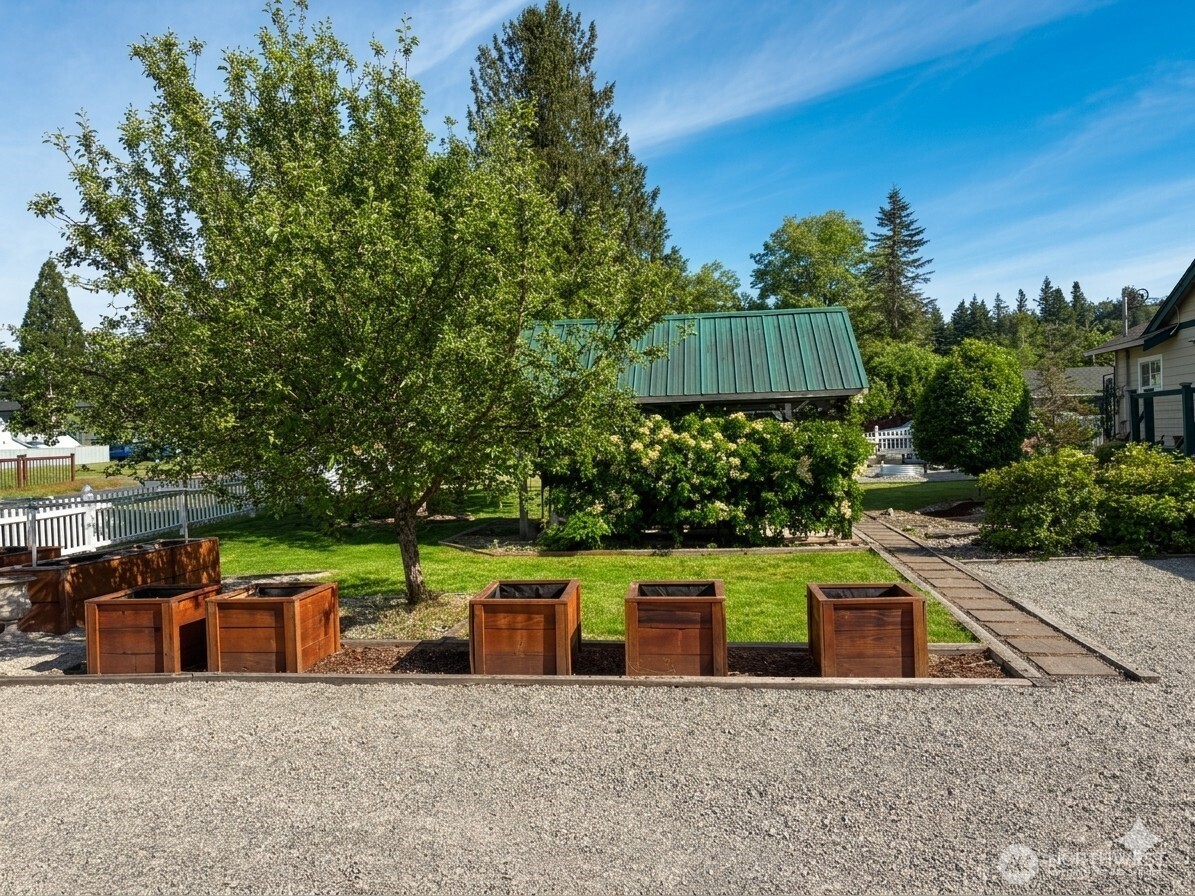 260 Lincoln Avenue Property Photo 3