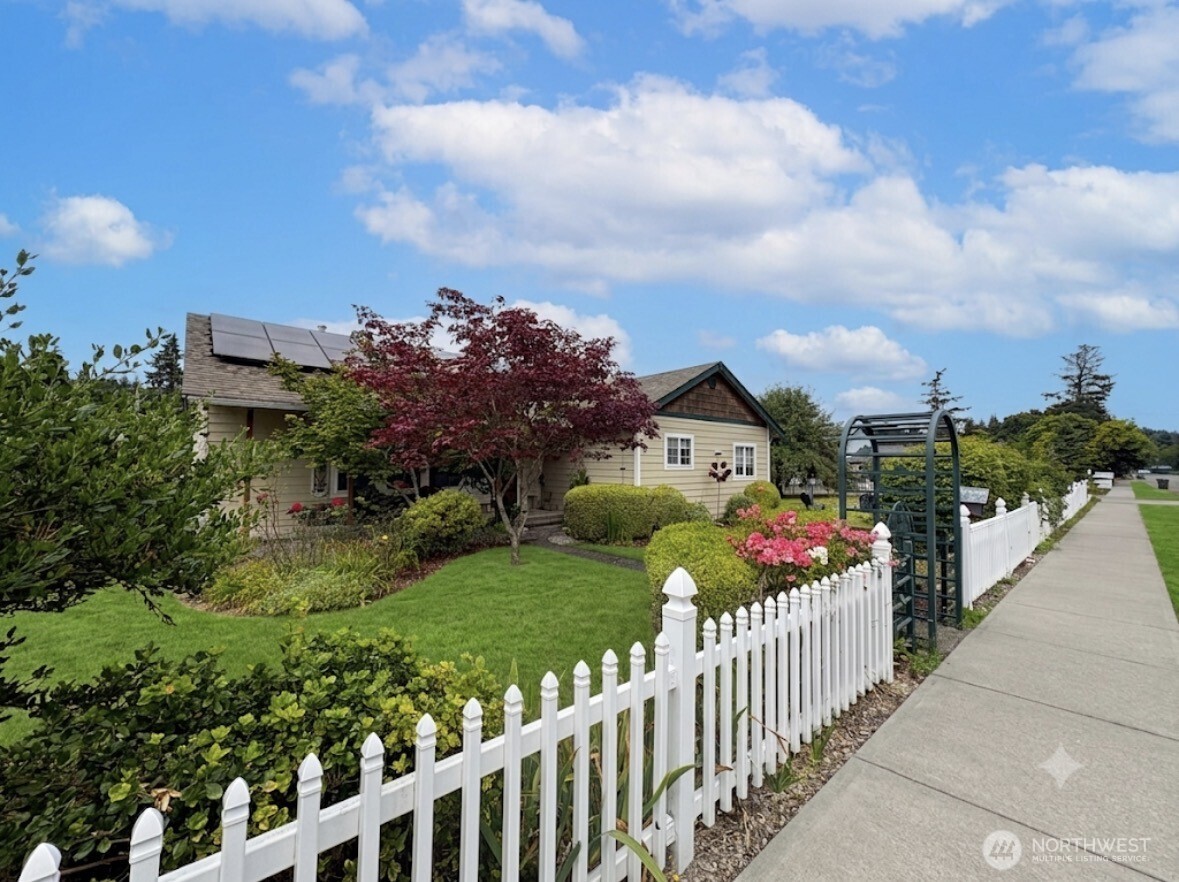 260 Lincoln Avenue Property Photo 6