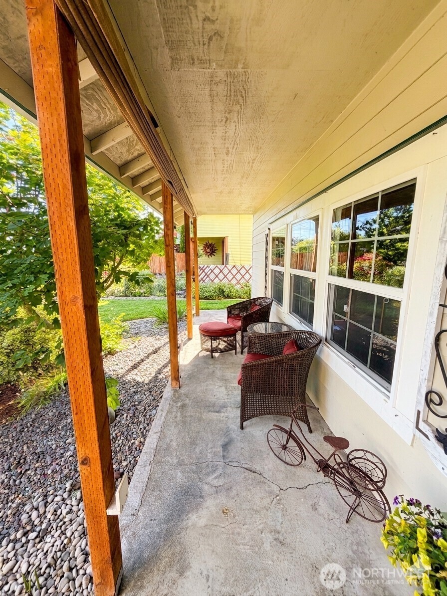 260 Lincoln Avenue Property Photo 12