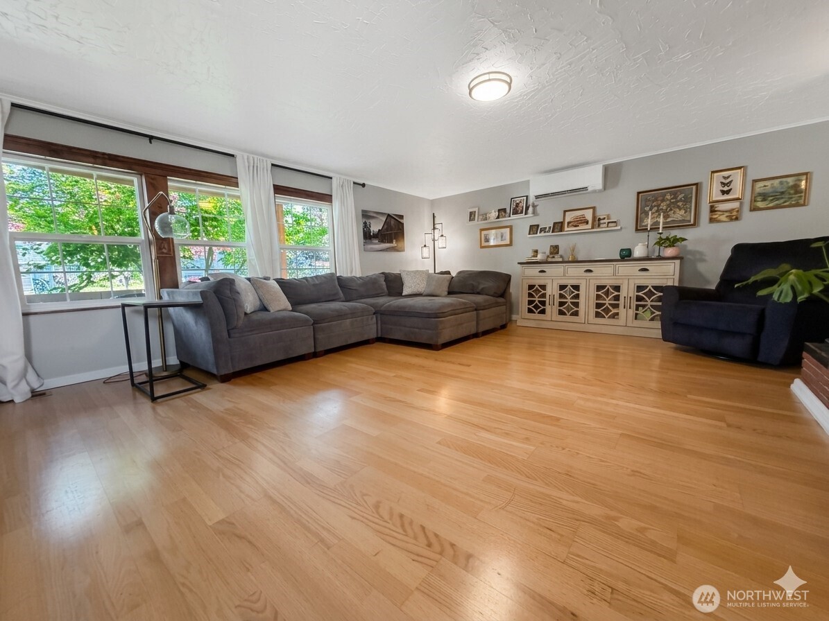 260 Lincoln Avenue Property Photo 14