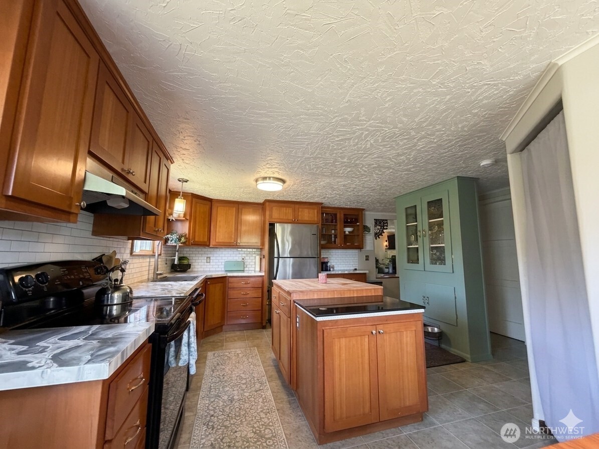260 Lincoln Avenue Property Photo 17