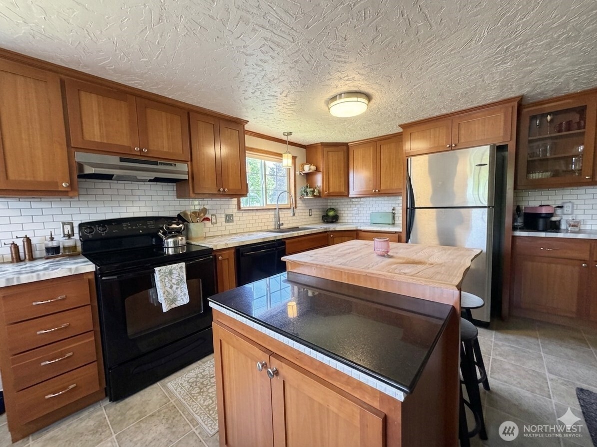 260 Lincoln Avenue Property Photo 18