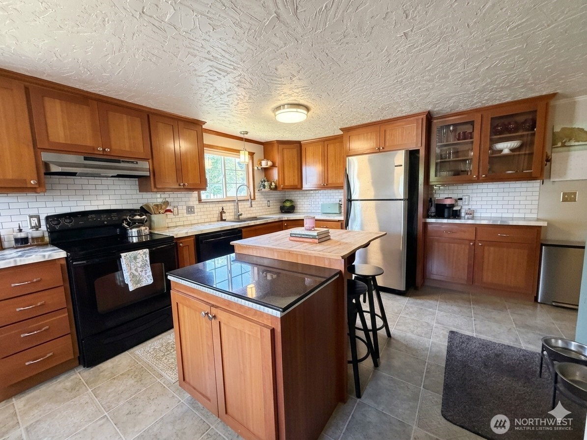 260 Lincoln Avenue Property Photo 20