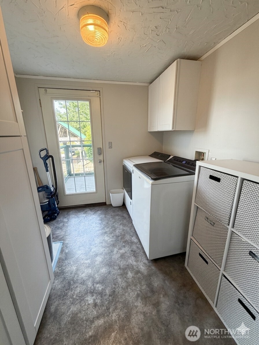 260 Lincoln Avenue Property Photo 23