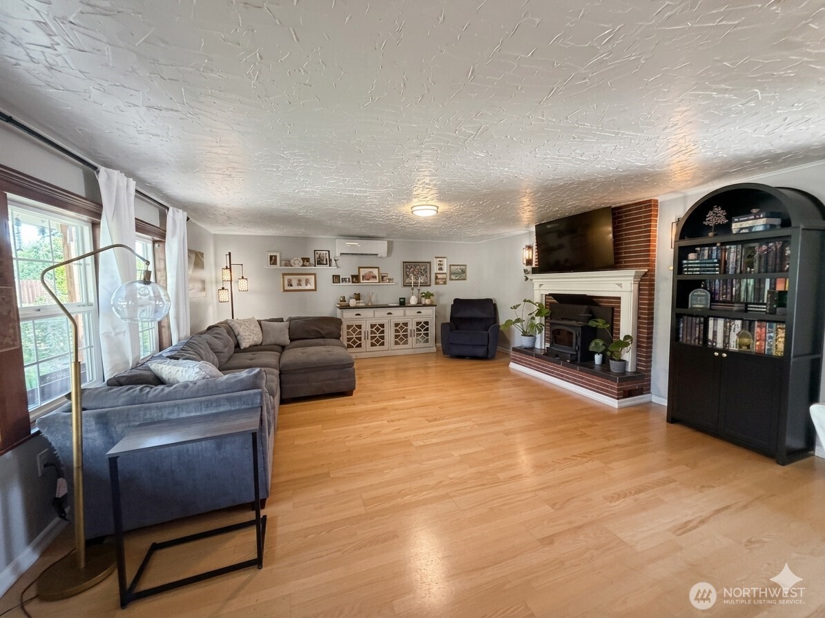 260 Lincoln Avenue Property Photo 25