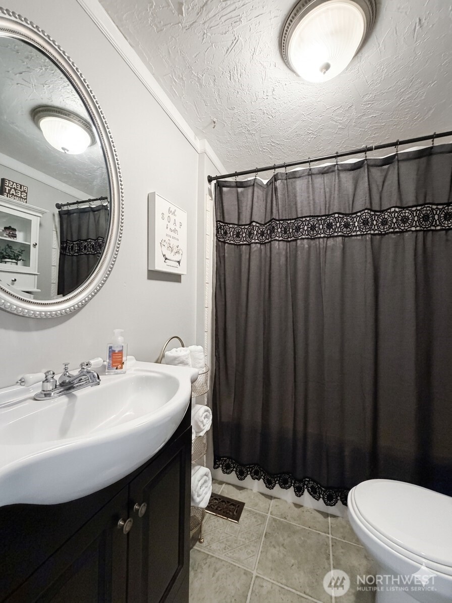 260 Lincoln Avenue Property Photo 31