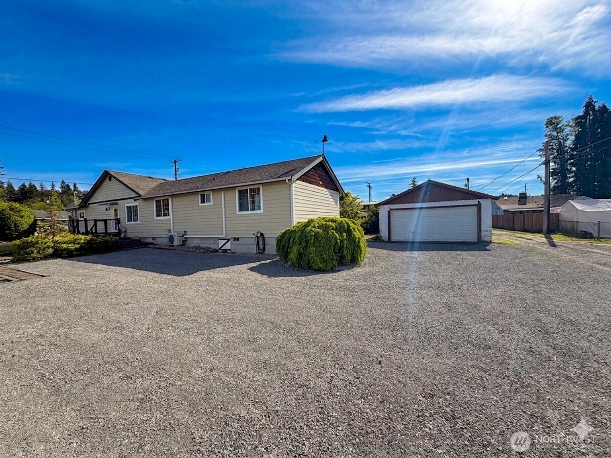 260 Lincoln Avenue Property Photo 32