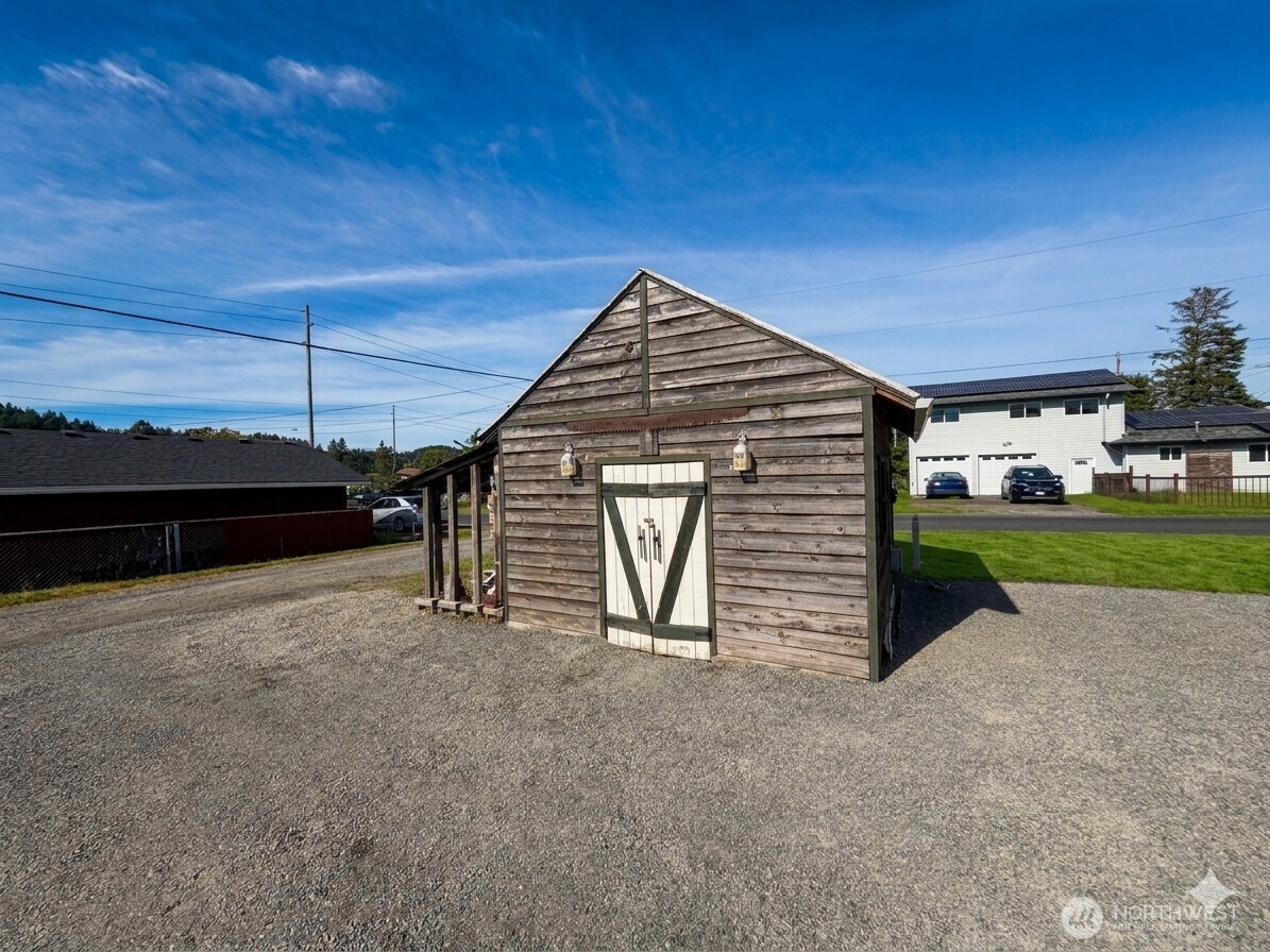 260 Lincoln Avenue Property Photo 33