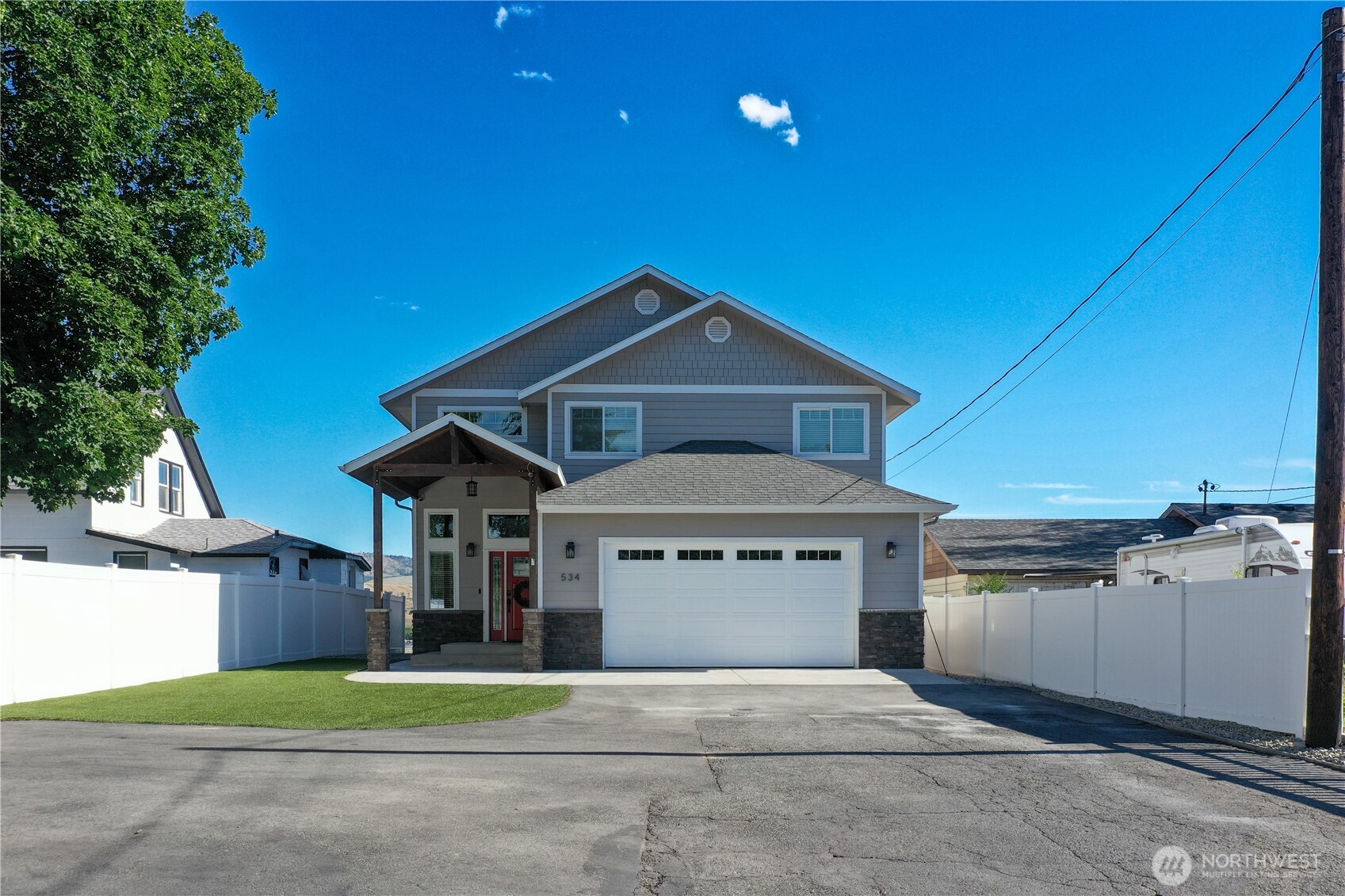 534 Dewberry Avenue Property Photo 3