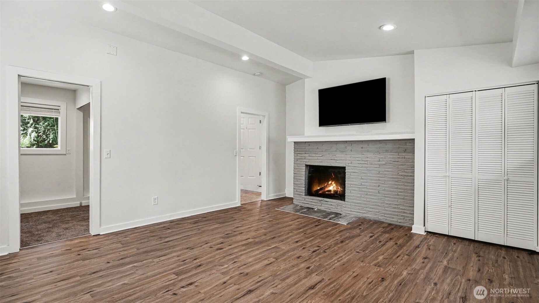 5318 193rd Place Property Photo 6