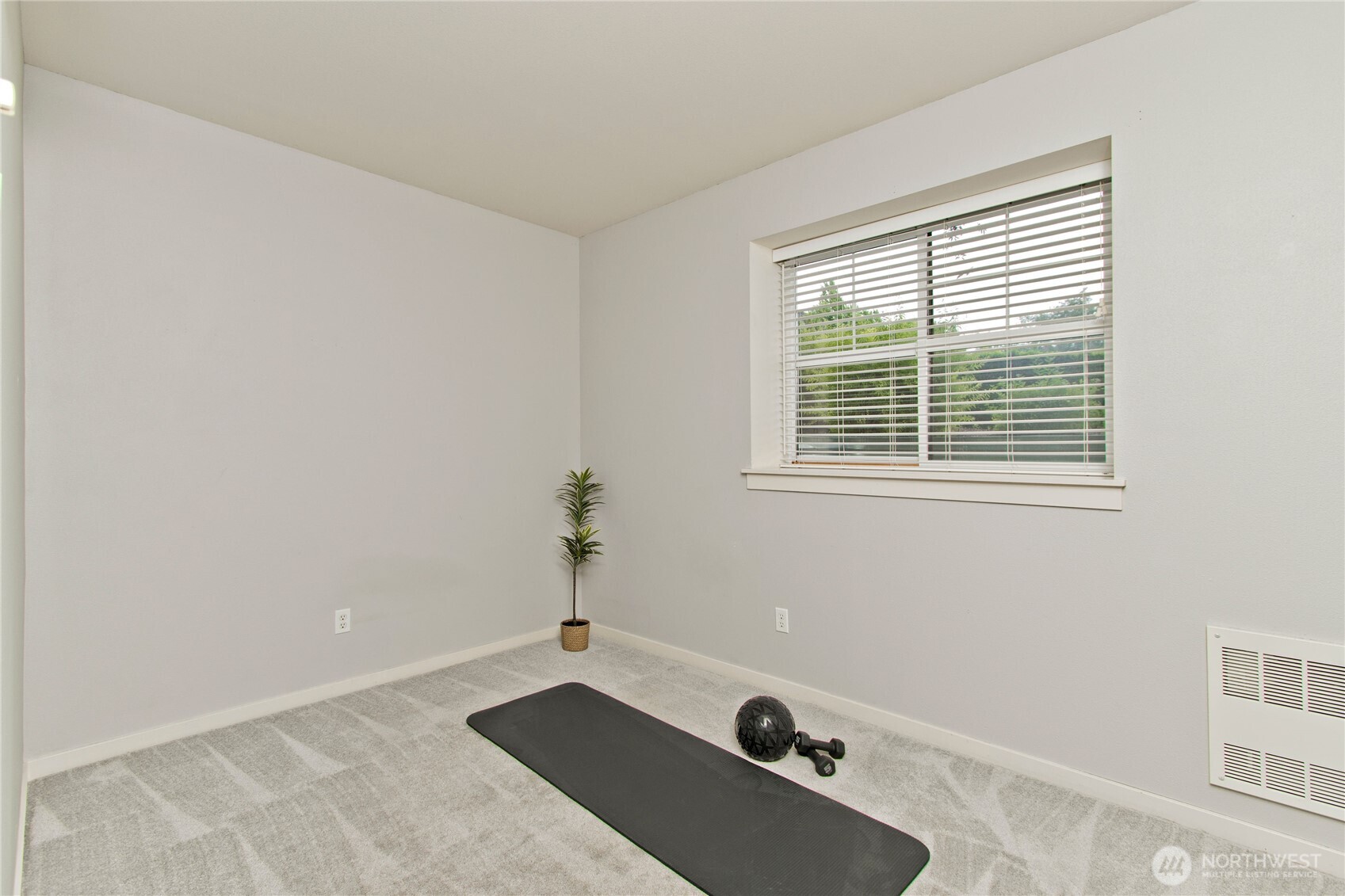 1843 Ne Kenyon Court Property Photo 23