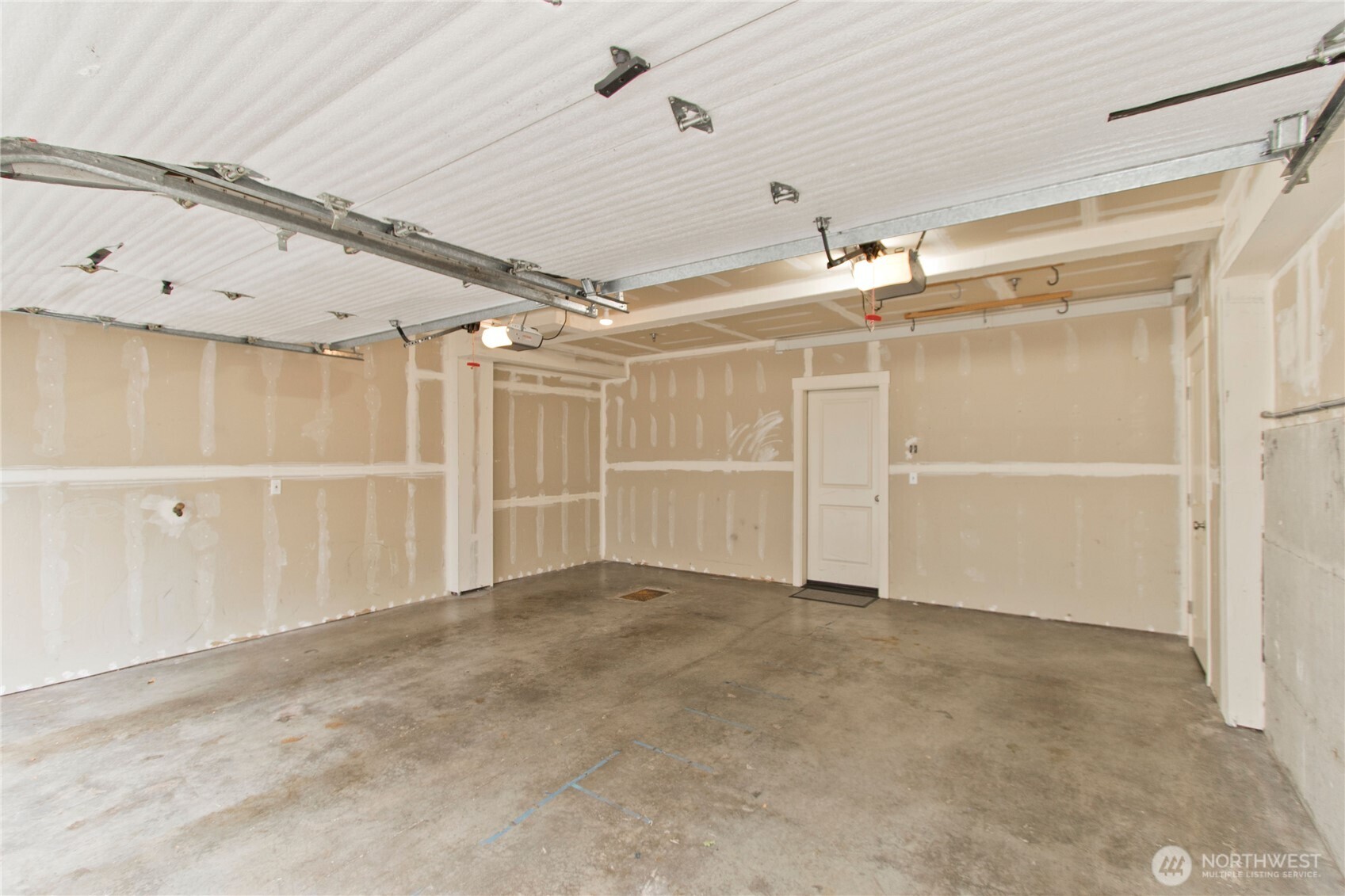 1843 Ne Kenyon Court Property Photo 26