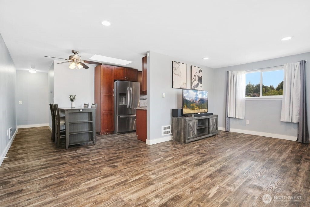 1951 E 65th Street Property Photo 6