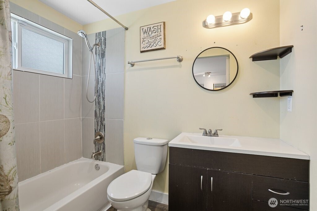 1951 E 65th Street Property Photo 18