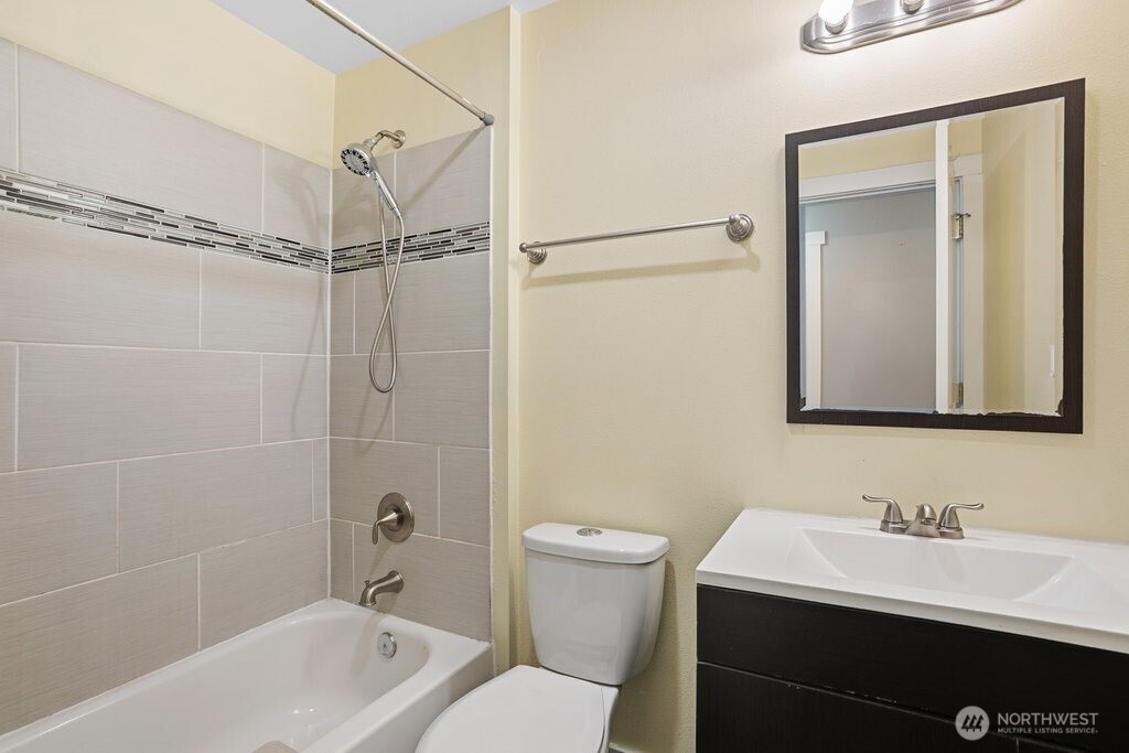 1951 E 65th Street Property Photo 19