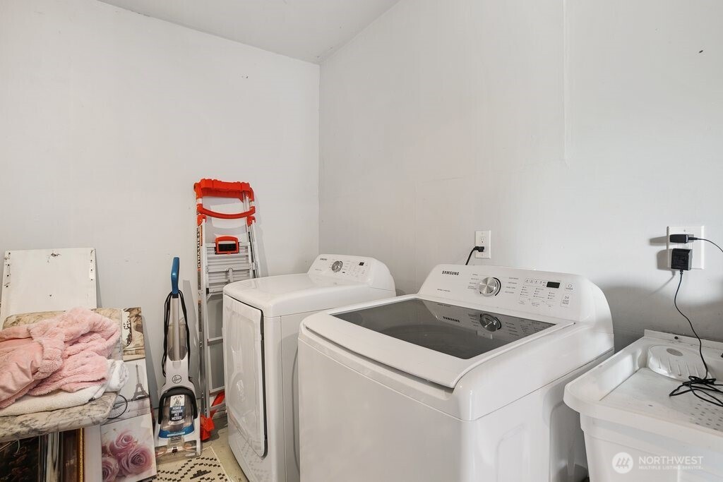 1951 E 65th Street Property Photo 20
