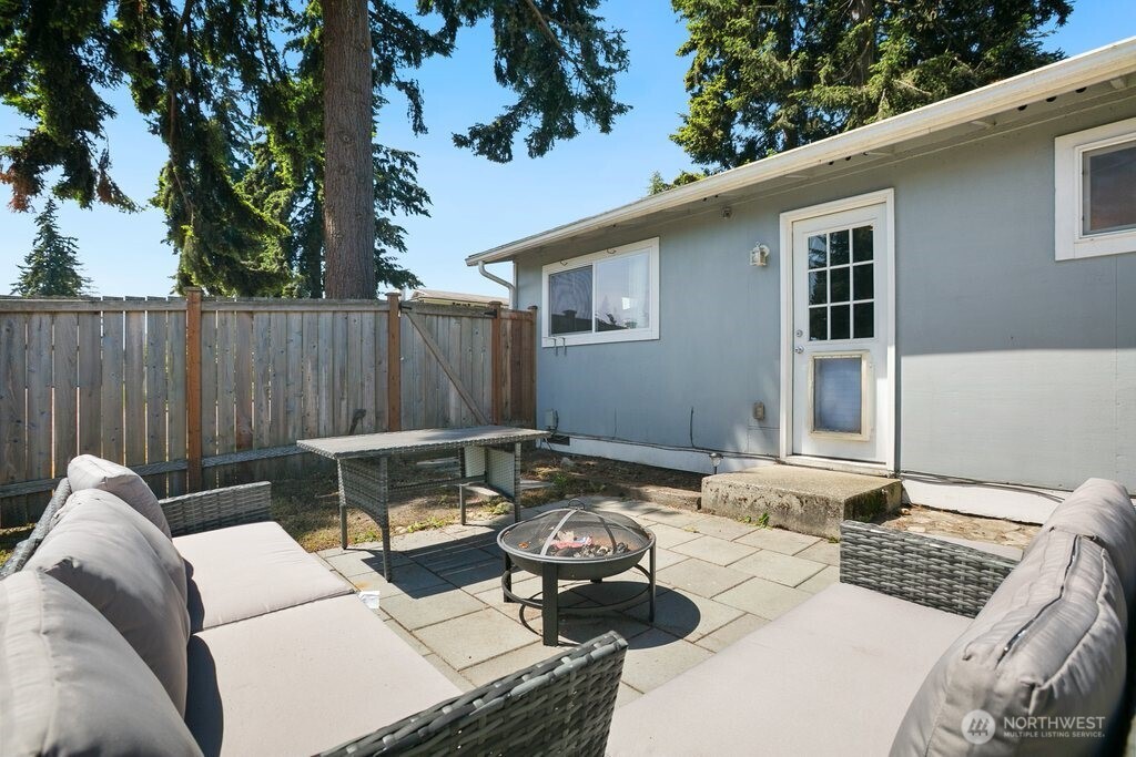 1951 E 65th Street Property Photo 22