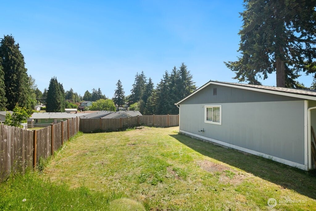 1951 E 65th Street Property Photo 23