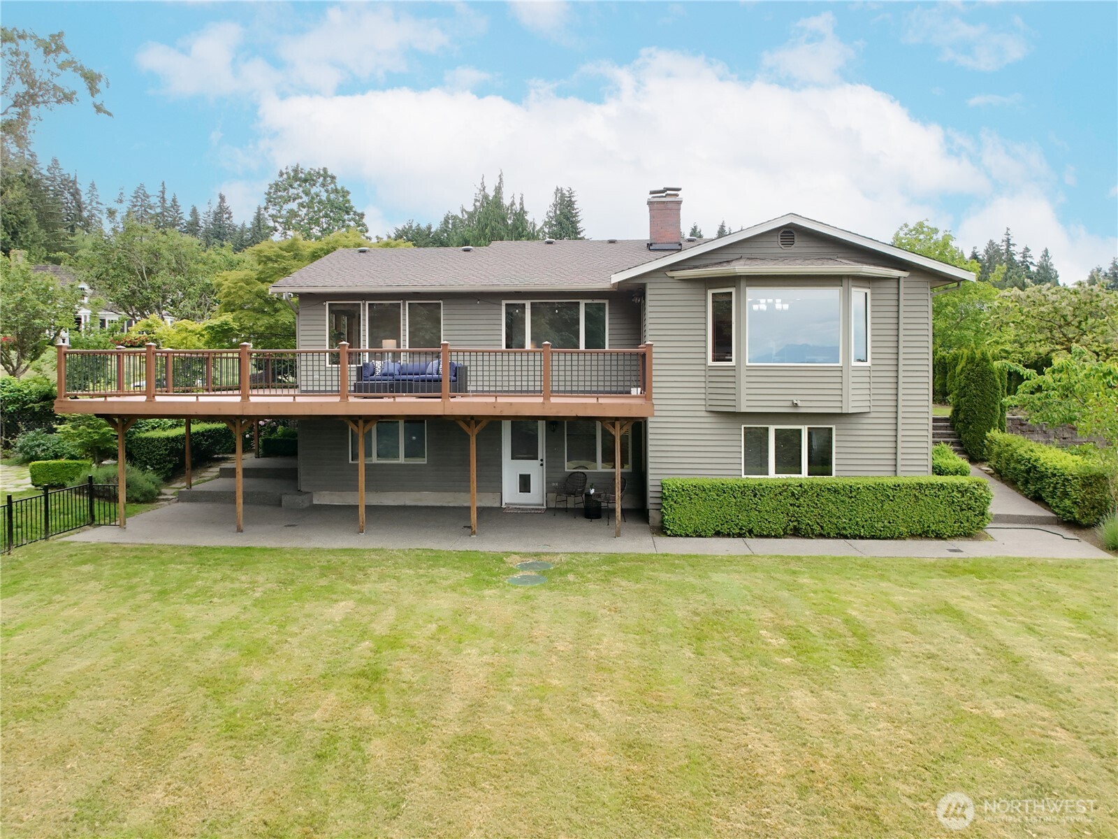 9315 36th Avenue Property Photo 3