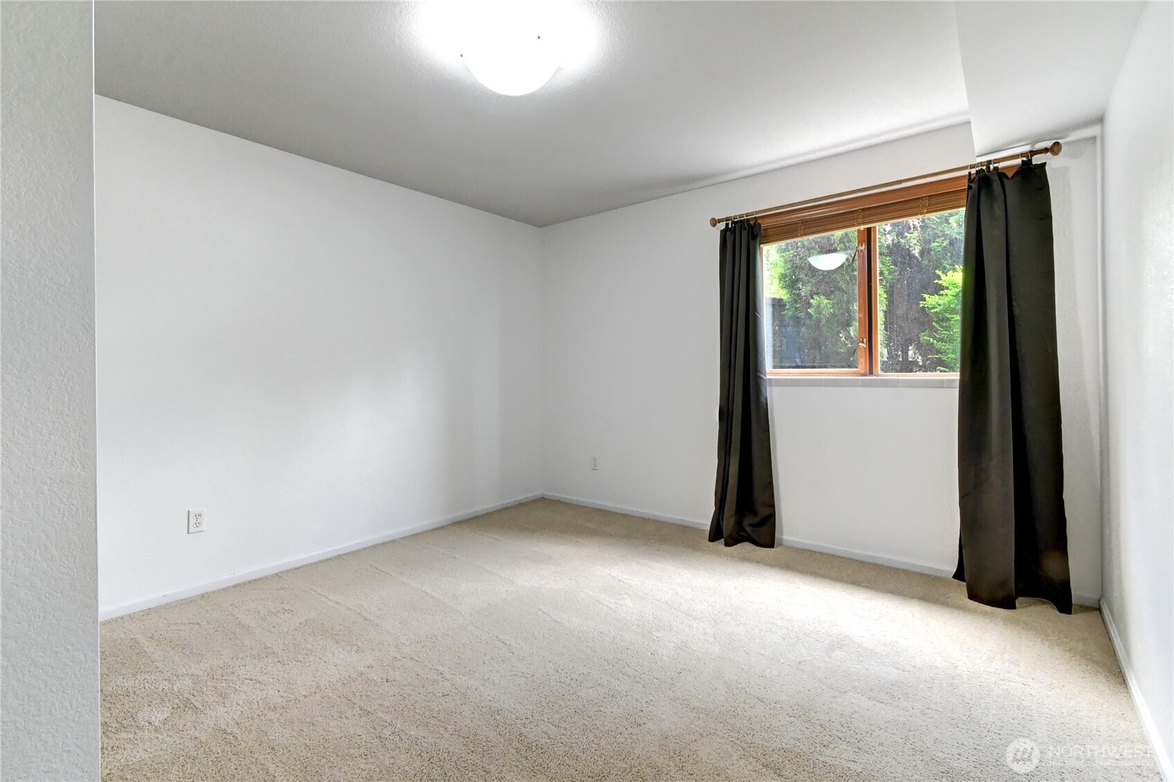 9315 36th Avenue Property Photo 17