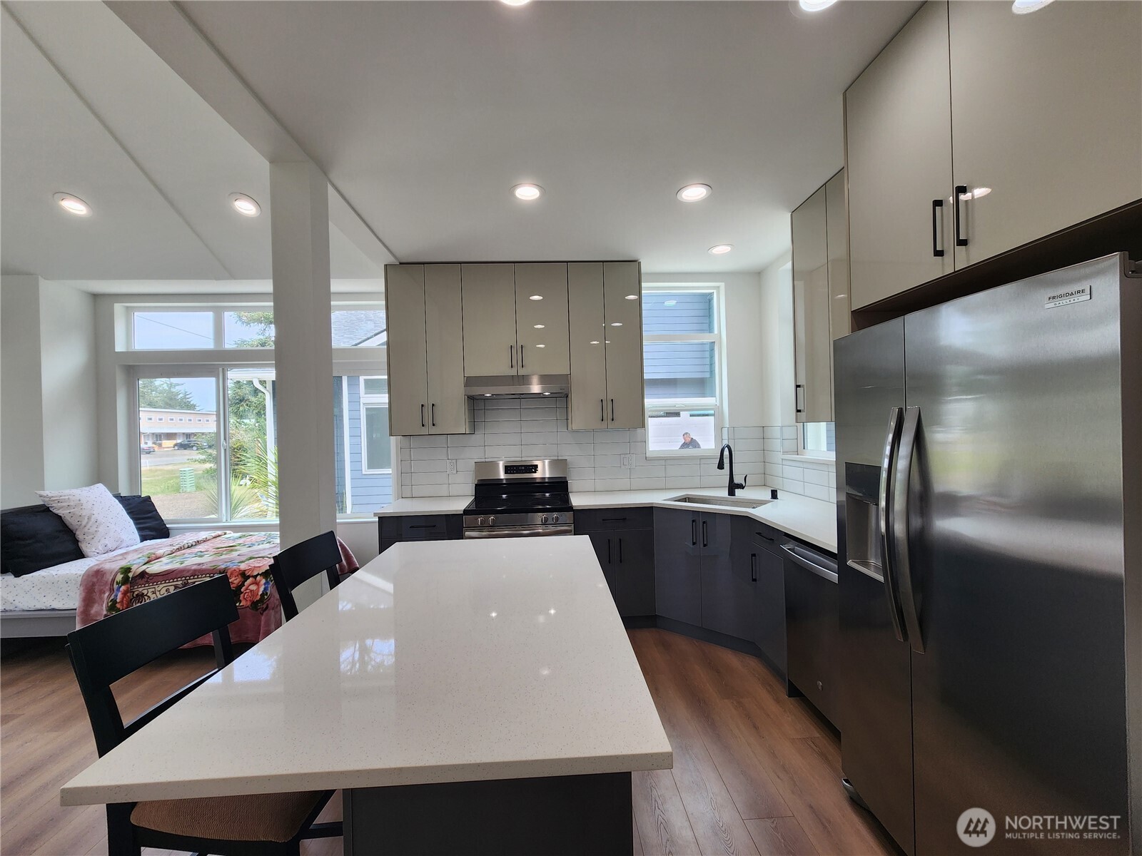 768 Point Brown Avenue D Property Photo 5