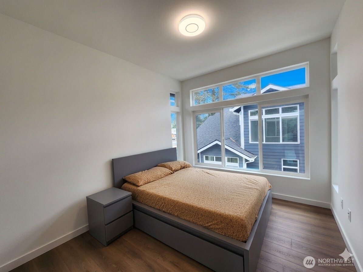 768 Point Brown Avenue D Property Photo 11