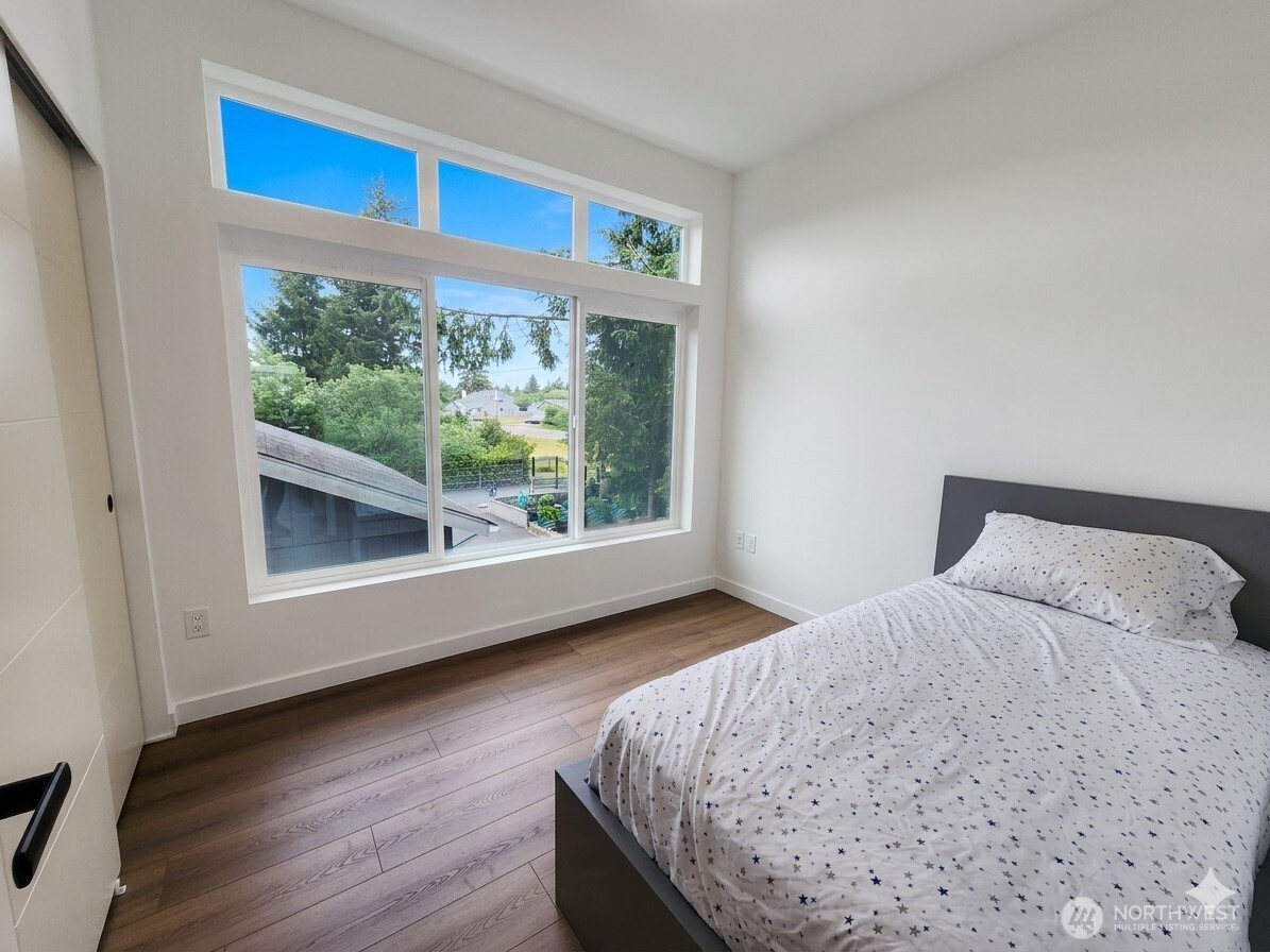 768 Point Brown Avenue D Property Photo 12