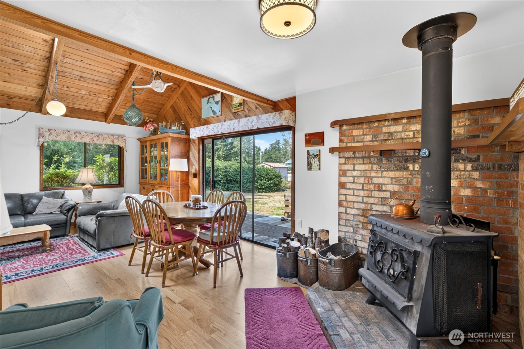 1907 194th Street Property Photo 4