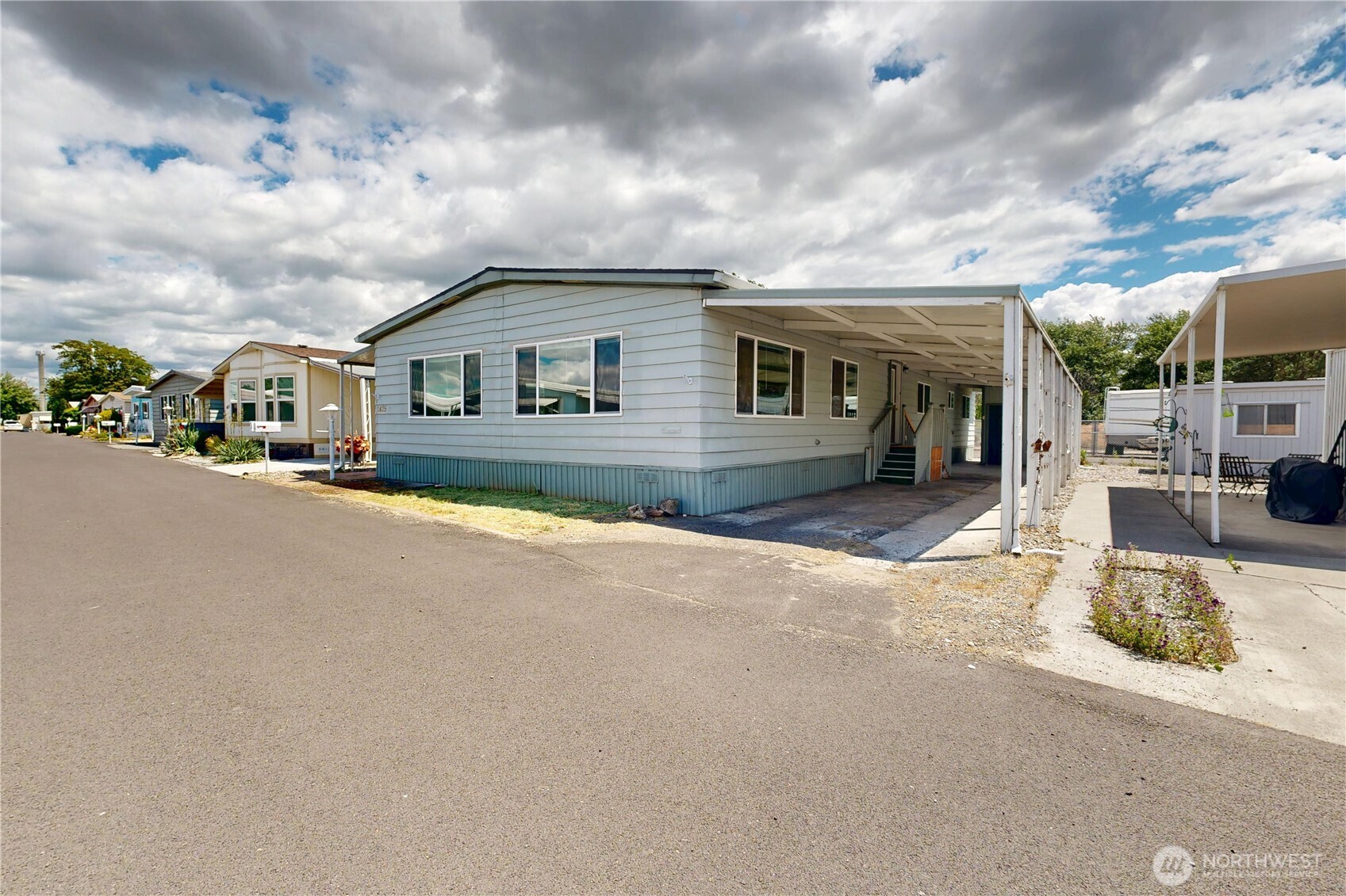 1425 Emerald Street Property Photo 1
