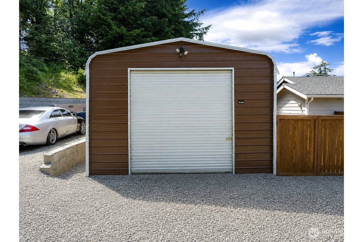 12117 179th Avenue Property Photo 5