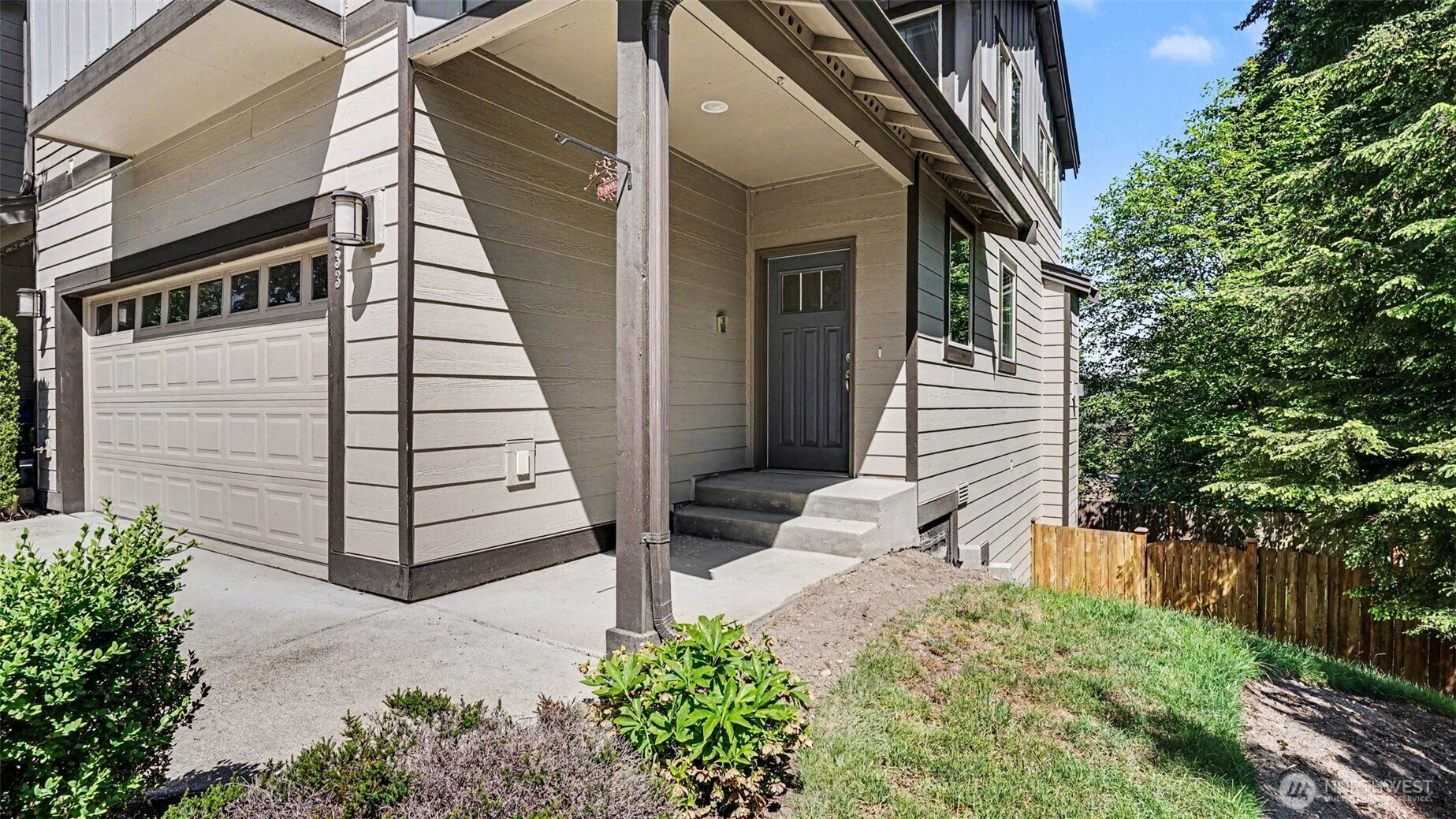 16533 2nd Park Property Photo 3