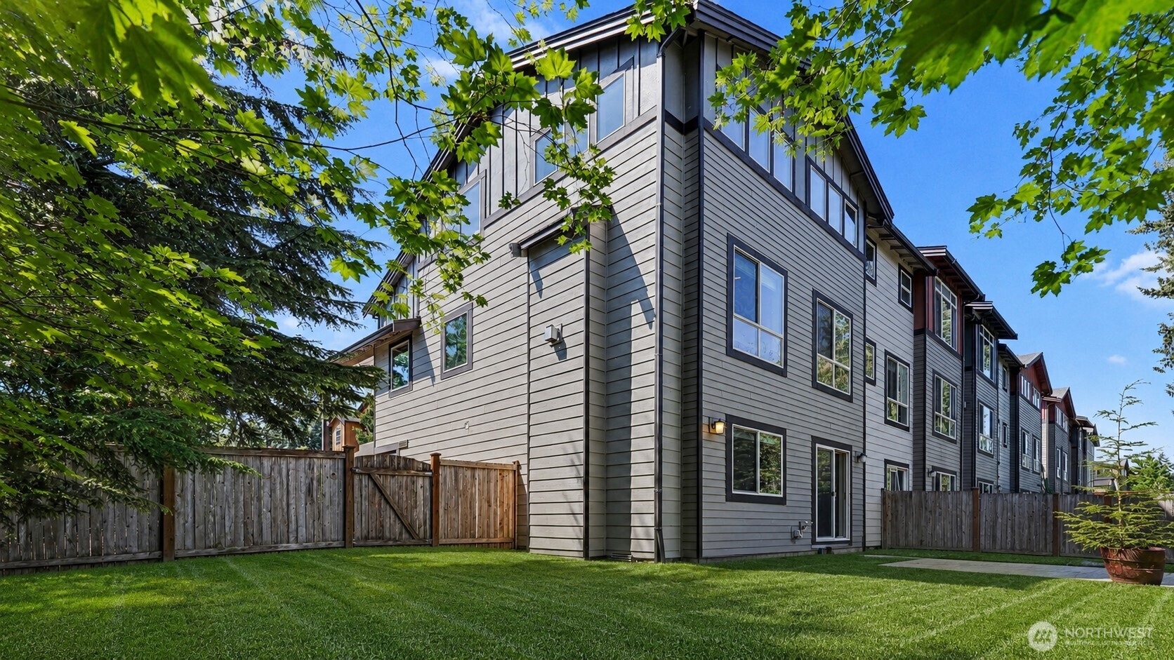 16533 2nd Park Property Photo 6