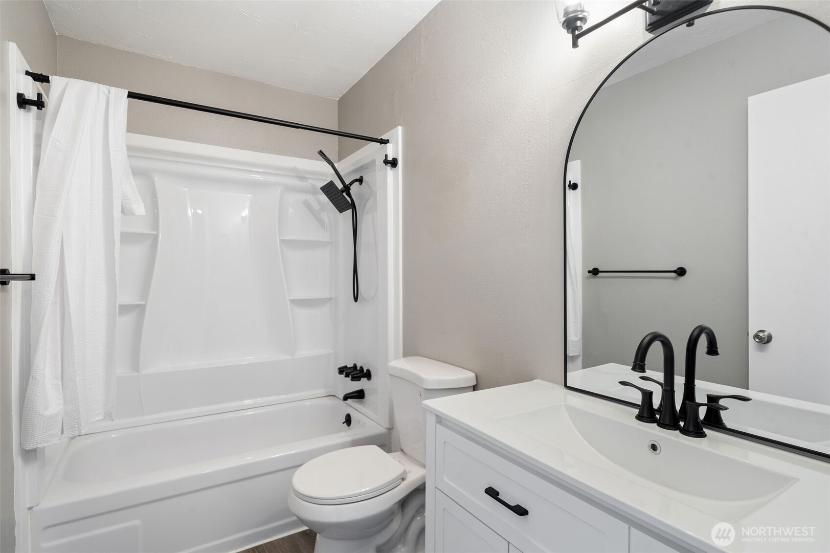 2938 E Walnut Street Property Photo 19